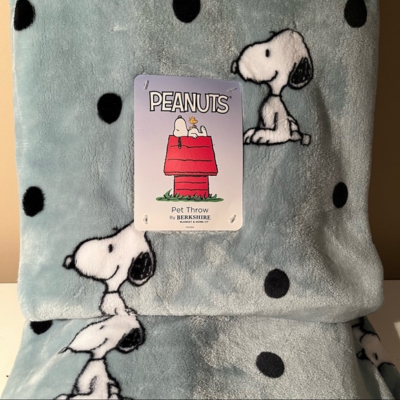 Peanuts Snoopy Teal Polka Dot Plush Blanket Throw - Picture 3 of 6